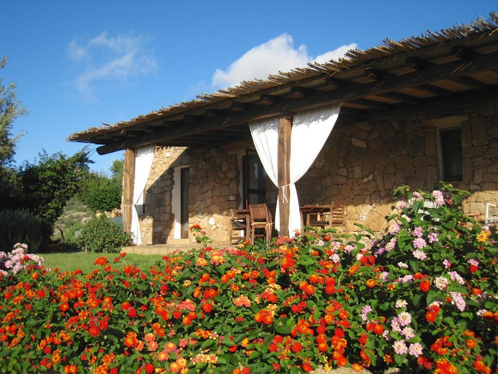 Villa Le Tre Pietre Baja Cerdeña Exterior foto